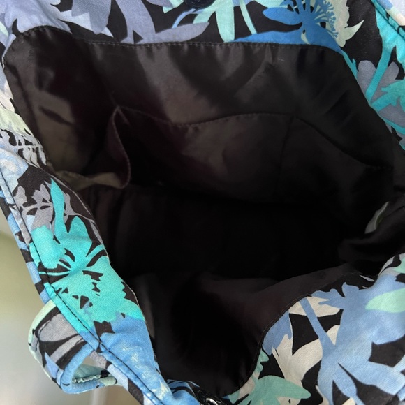 VERA BRADLEY Tote with 2 matching ZIPPER POUCHES (in CAMO FLORAL pattern) - Picture 4 of 13